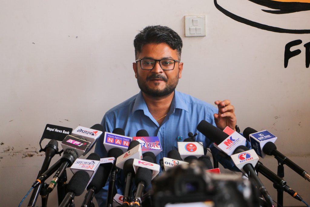 रवि लामिछानेमाथि पासपोर्ट र सहकारी प्रकरणमा छानबिन गर्नुपर्ने मुकुल ढकालको माग