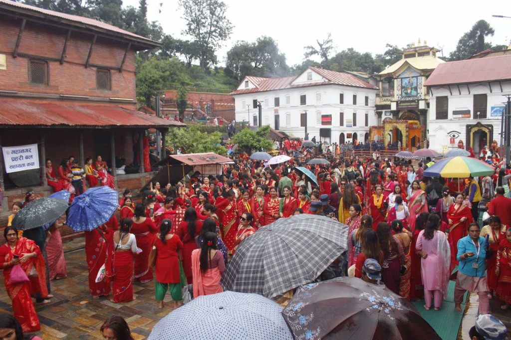 झरी थामिएसँगै पशुपतिमा तीजको रौनक (तस्बिरहरू)
