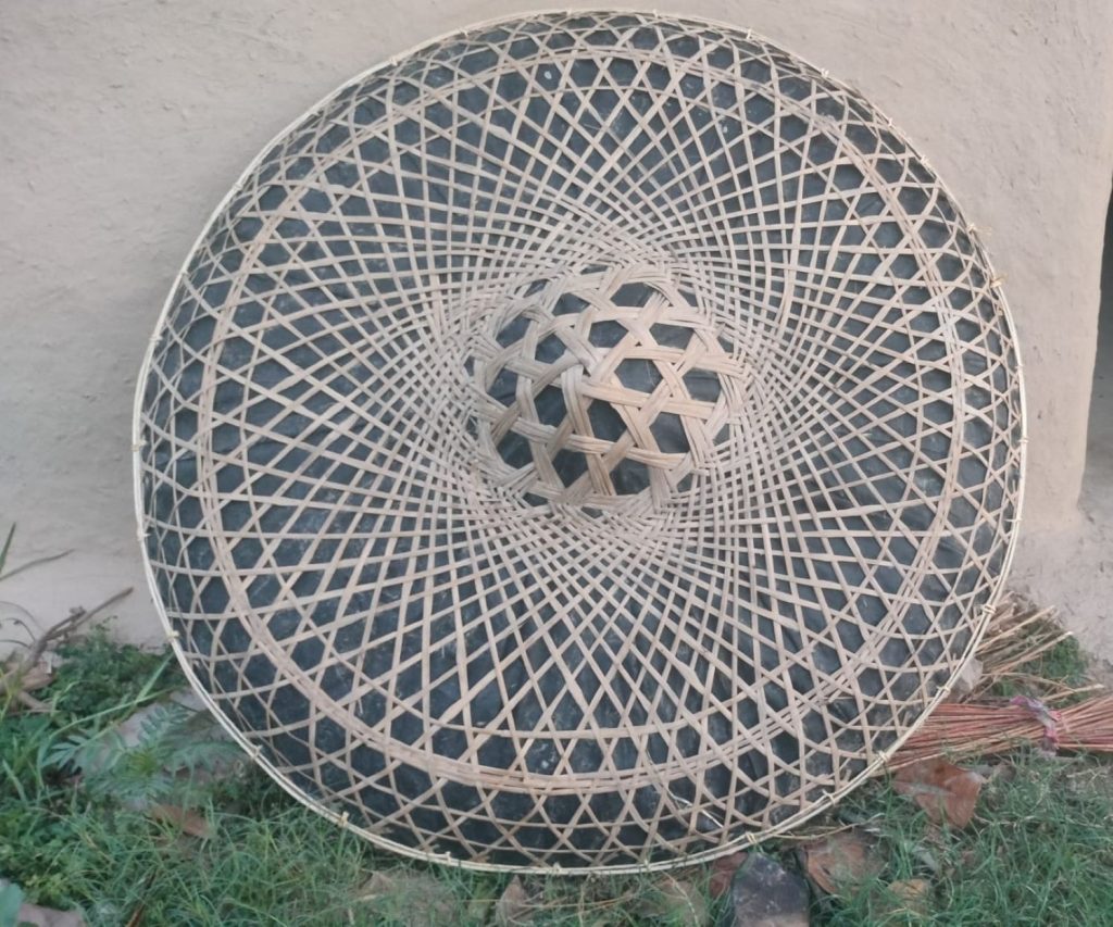 थारु समुदायको मौलिक पहिचान छतरी हराउँदै