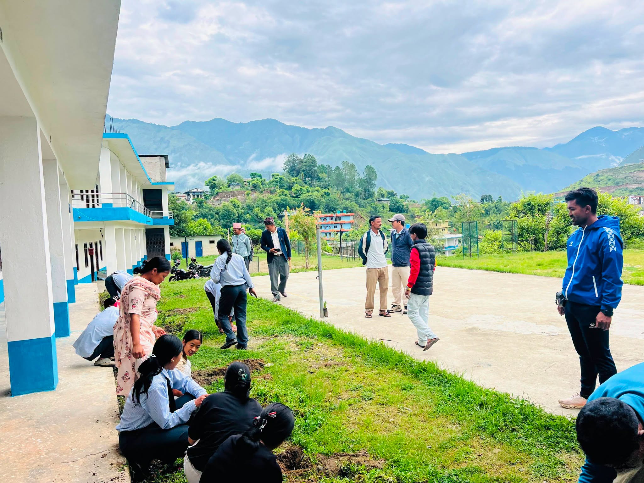 सिस्ने शिक्षा क्याम्पसमा हरियाली अभियान, स्ववियुले रोप्यो परिवर्तनको बिरुवा 